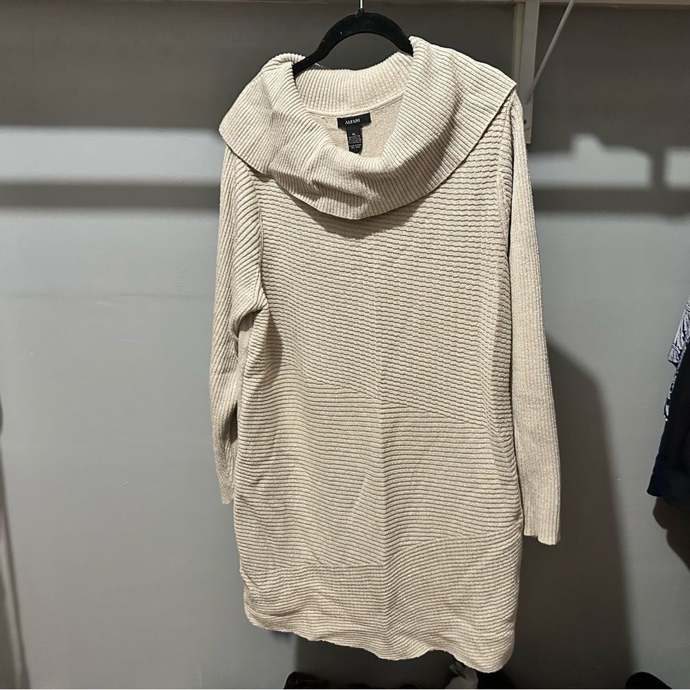 Alfani Ladies Metallic Gold Sweater Size: XL Perfect Christmas Sweater